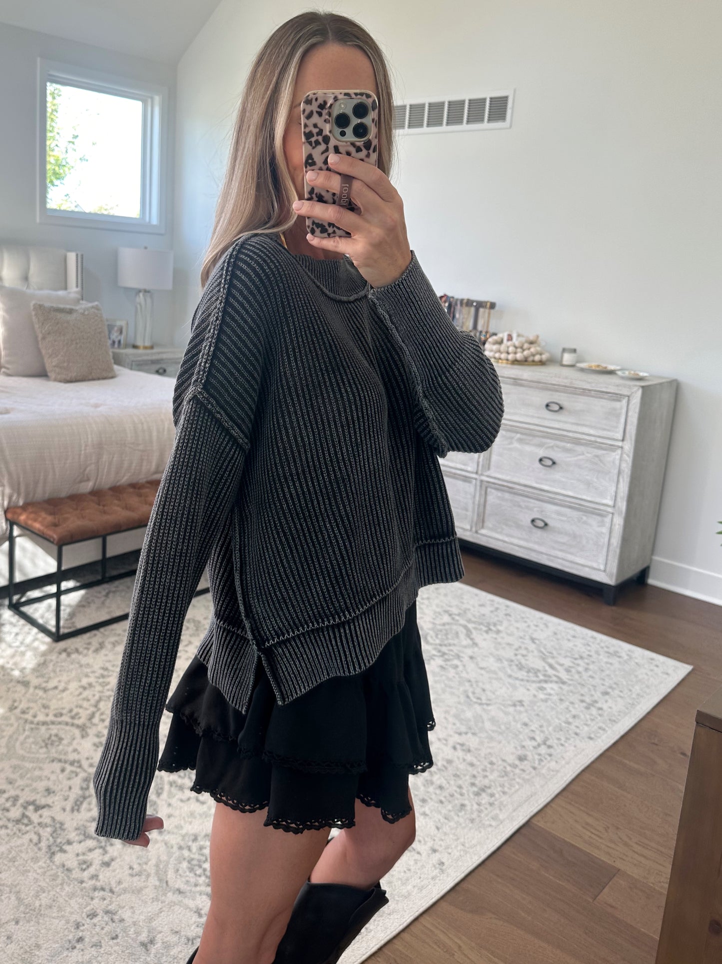 Oversized Cropped Sweater- Black