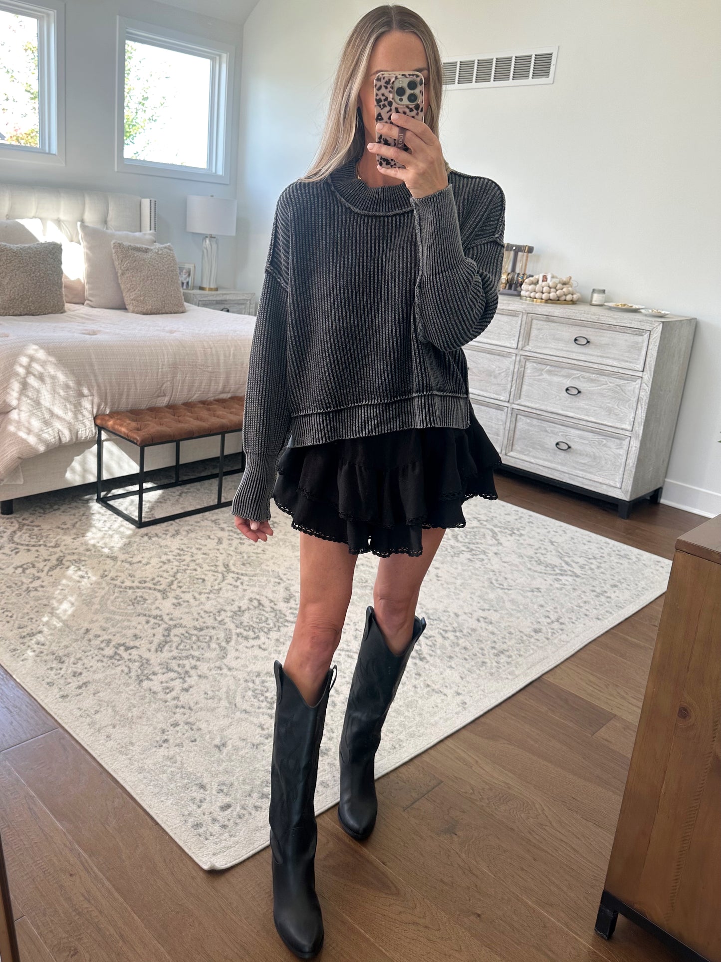Oversized Cropped Sweater- Black