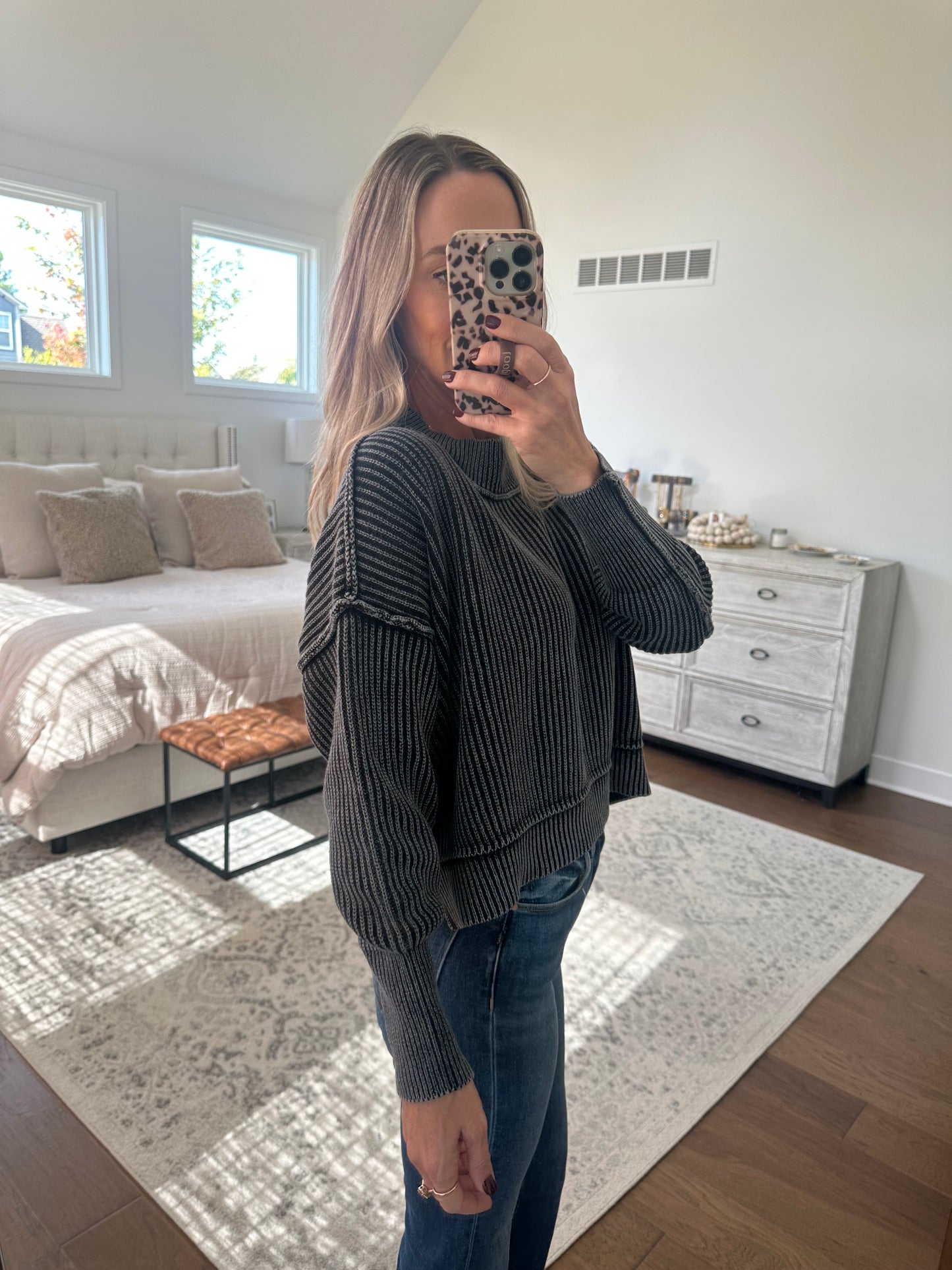 Oversized Cropped Sweater- Black